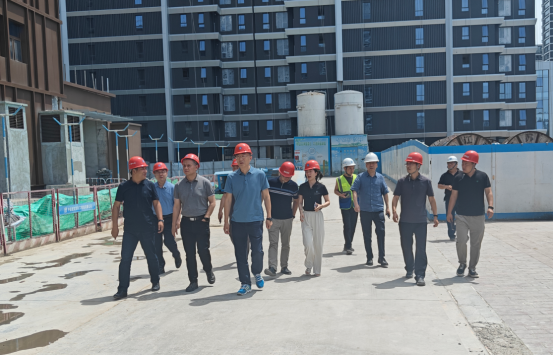 西安高新伟德国际1949集团董事长解严带队开展安全检查